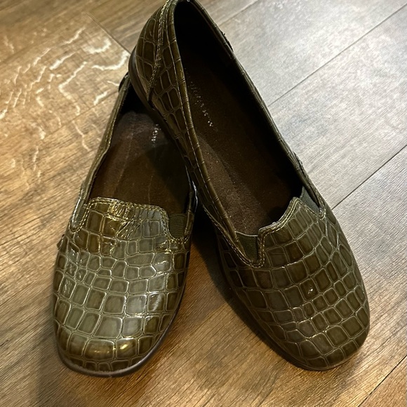 New! 2 pairs of Comfortview Leisa Crocodile Texture Slip on Flats Shoes size 7 - Picture 2 of 8